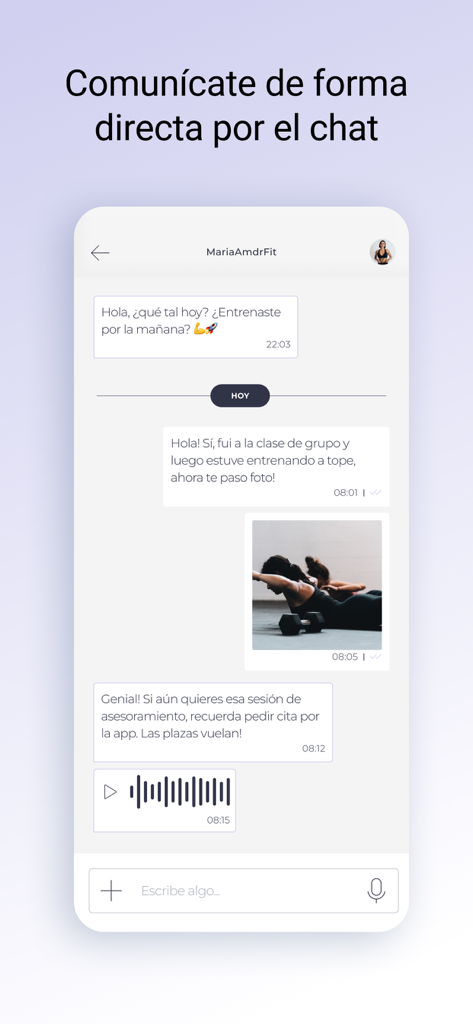 Pantalla de la aplicación móvil que muestra una interfaz de chat directa para comunicarse con un entrenador de fitness