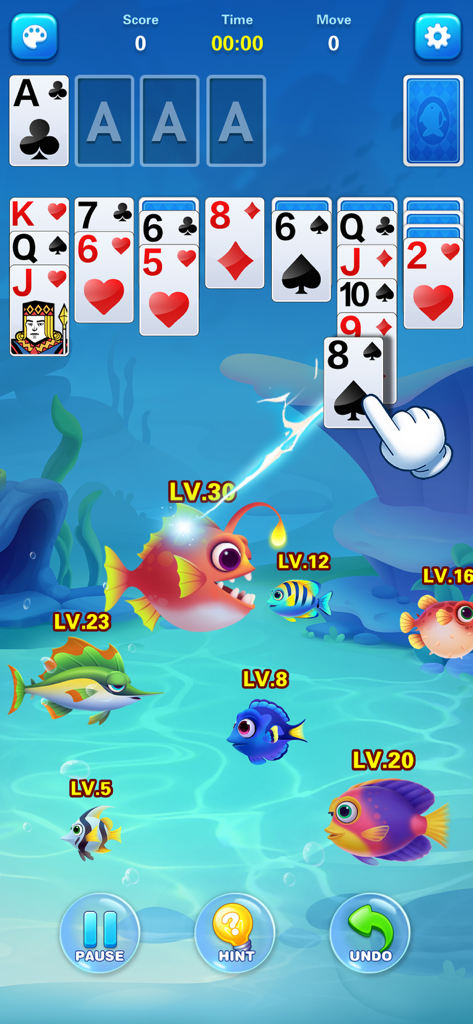 Solitaire Fish: Card Game - Jogabilidade de Paciência Klondike com tema de aquário subaquático e peixes animados coloridos.