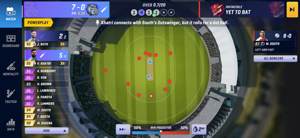 Cricket Team Coach - Vue de simulation de match en haut dans l'application Cricket Team Coach montrant les statistiques des joueurs et les positions sur le terrain.
