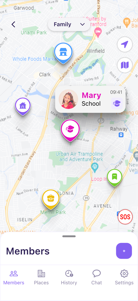Find my Friends・Family Locator - Interfaz de mapa que muestra la ubicación en tiempo real de un miembro de la familia en la escuela con funciones de seguridad como SOS