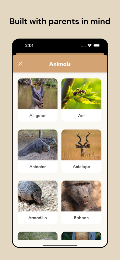 Kids Dictionary - 키즈 사전 앱 인터페이스로, 실제 사진과 이름이 있는 동물 목록이 표시됩니다.