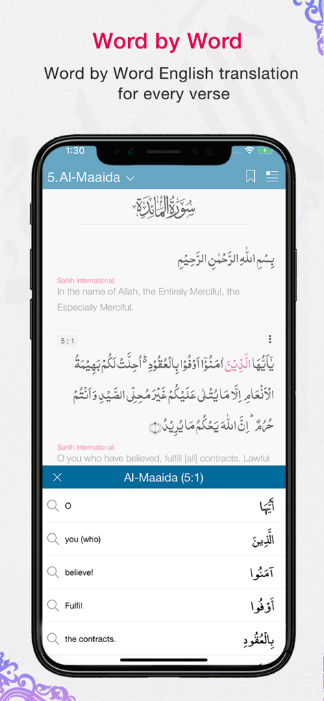 Quran App Read,Listen,Search - Un smartphone que muestra la función de traducción palabra por palabra al inglés para un verso coránico en la aplicación.
