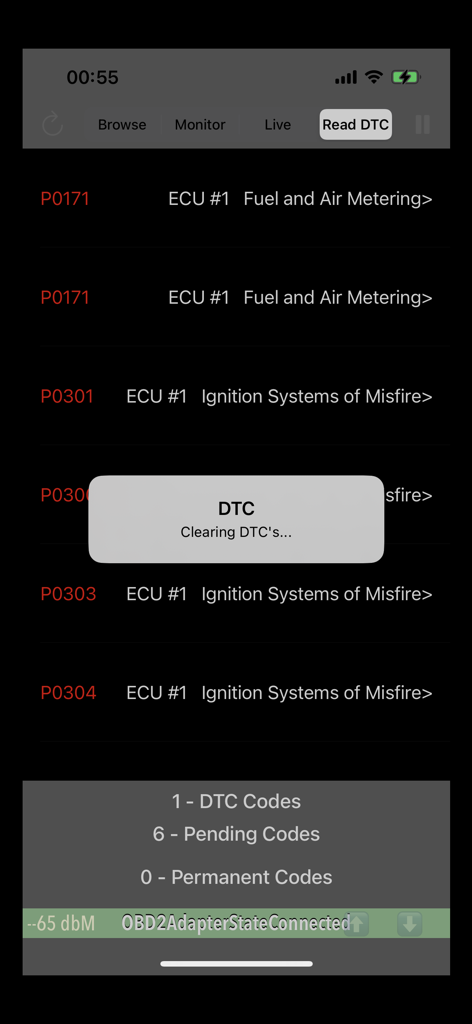 OBDII Scanner ELM327 OBD2 - 자동차 진단 문제 코드를 삭제하는 과정을 보여주는 OBDII 스캐너 앱