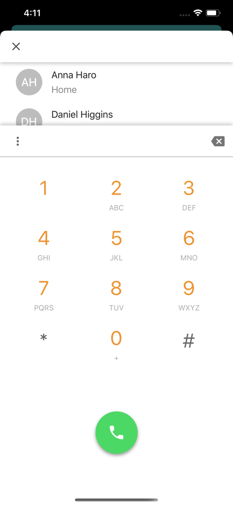 BCNmobile - BCNmobileビジネスソフトフォンダイヤラーインターフェイス。連絡先リストとテンキーが表示されています。