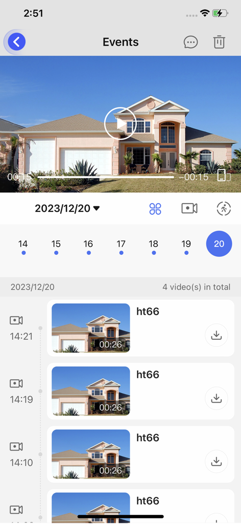 Interfaz de la aplicación LiveHome mostrando una lista de eventos de video de seguridad grabados de una casa suburbana