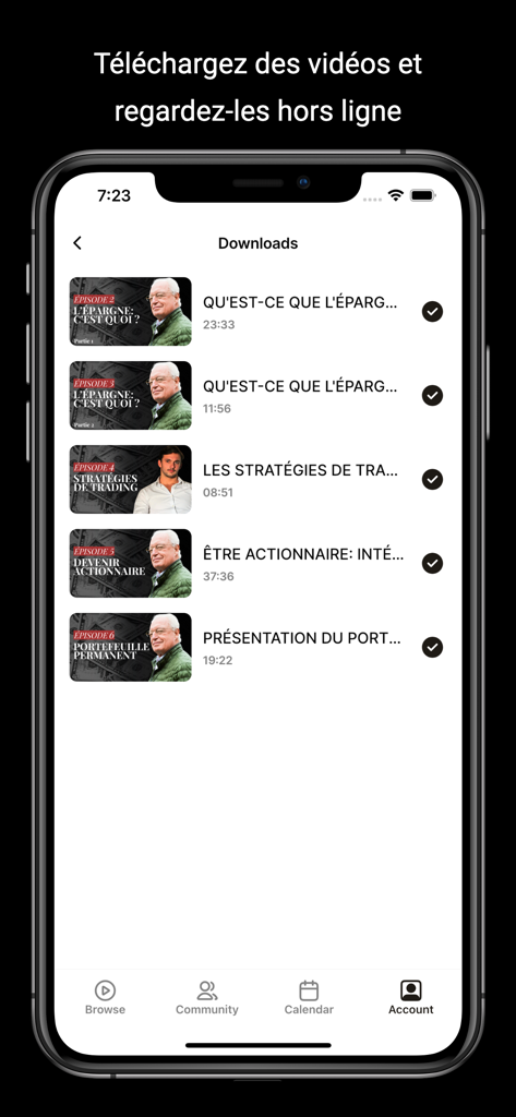 Pantalla de descargas en la app Universite de l Epargne mostrando una lista de videos financieros guardados para ver sin conexión