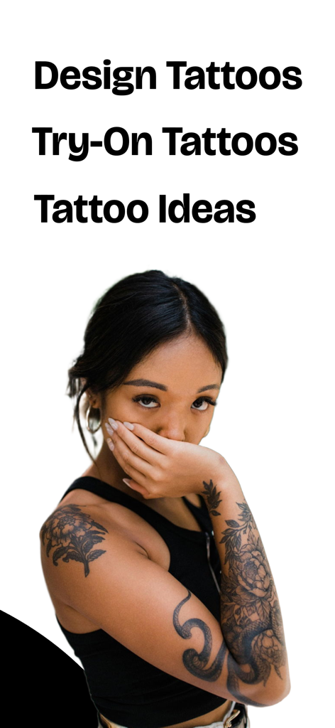 Femme avec des tatouages floraux sur le bras affichant les options de conception et d'essai de tatouage.