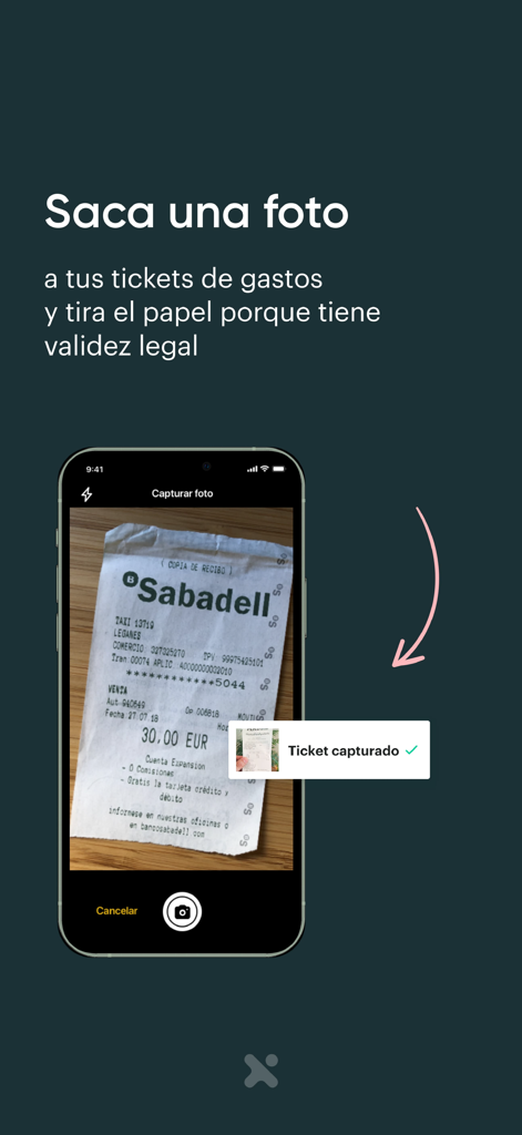 Interfaz de la aplicación móvil Anfix capturando una foto de un recibo en papel para el seguimiento de gastos digitales con validez legal