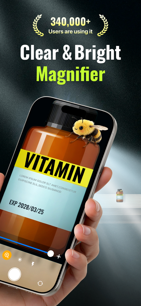Smartphone-Bildschirm zeigt die Lupe-Funktion, die in ein Etikett einer Vitaminflasche hineinzoomt