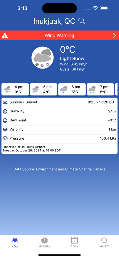 AltWeatherCAN - AltWeatherCANアプリのインターフェース。ケベック州イヌクジュアクの現在の天気、強風警報、時間ごとの予報が表示されています。