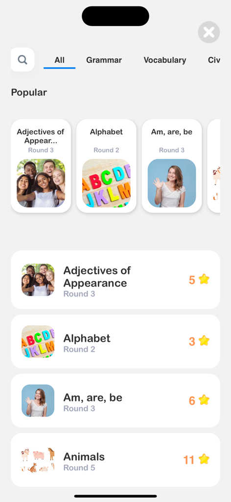 The Big Challenge PLAY - Oberfläche der The Big Challenge PLAY App, die verschiedene Englischlernmodule anzeigt, darunter Grammatik- und Vokabelrunden mit Sternenprämien