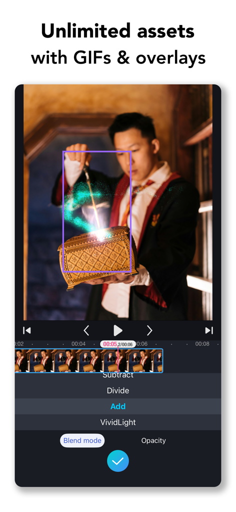 ClipIt - Video Maker & Editor - ClipIt-Videobearbeitungsoberfläche, die einen magischen Glitzer-Overlay-Effekt auf einem Videoclip anzeigt.