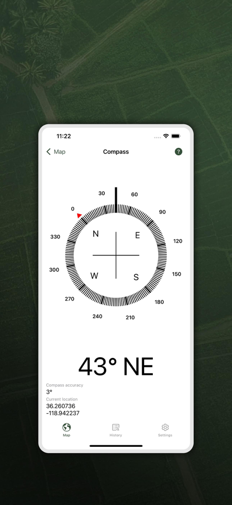 My GPS Area Calculator - Interface de boussole numérique affichant une direction Nord-Est de 43 degrés et les coordonnées GPS actuelles