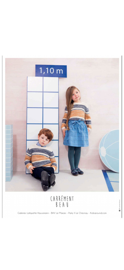 Kinder-Mode-Anzeige mit zwei Kindern in gestreiften Pullovern und stilvoller Kleidung von Milk Magazine