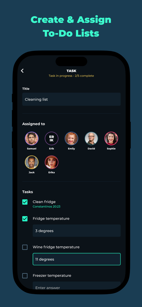 Employee Scheduling by BLEND - マネージャーが清掃チェックリストを従業員チームに割り当てる様子を示すモバイルアプリ画面。