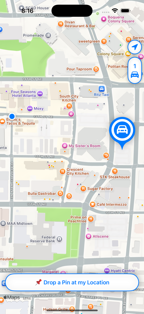 Find My Car: Tap, Select, Go - 자동차 아이콘 핀과 현재 위치에 핀 설정 버튼이 있는 도시 지도를 보여주는 '내 차 찾기' 앱 인터페이스