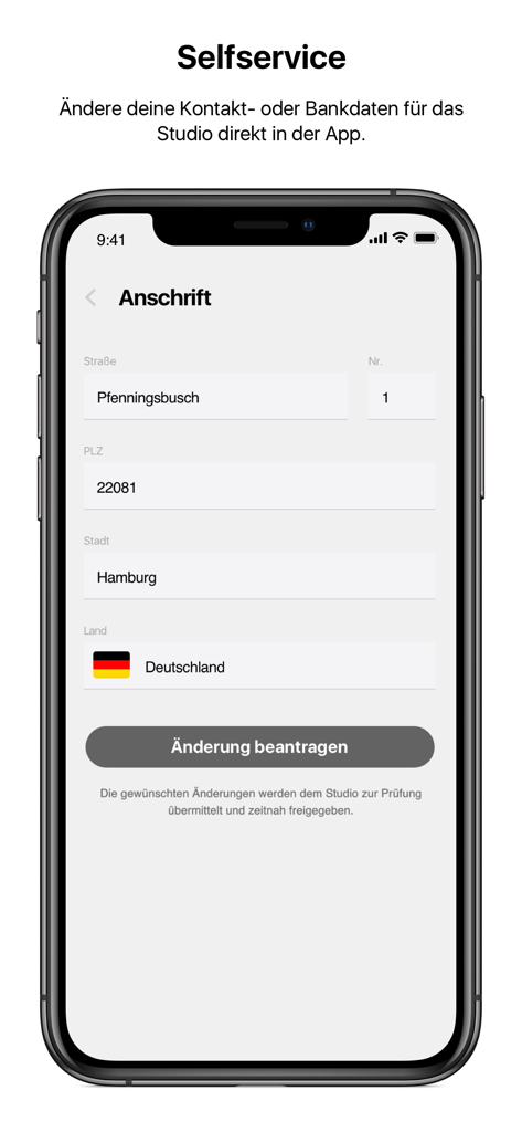 cf - Pantalla de la aplicación móvil Clever Fit que muestra una interfaz de autoservicio para que los usuarios actualicen su dirección personal y detalles de contacto