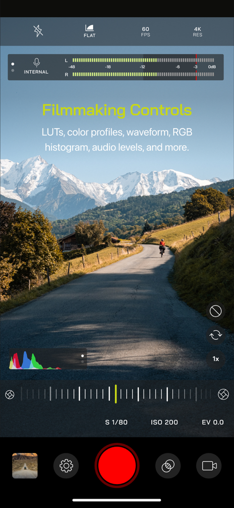 Pro Camera by Moment App-Oberfläche mit Filmsteuerungen, einschließlich Audiopegeln und manuellen Videoeinstellungen, über einer Berglandschaft