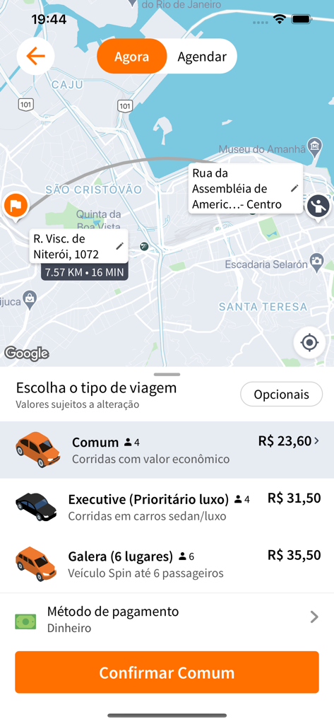 ItaCar - Passageiro - Screenshot dell'app ItaCar che mostra una mappa per la pianificazione del viaggio e varie opzioni di corsa, inclusi veicoli executive e di gruppo comuni