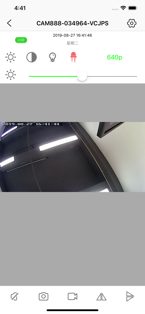 Oberfläche der minicam App mit einem Live-Überwachungskamera-Feed mit Bedienelementen für Helligkeit, Kontrast und Aufnahme