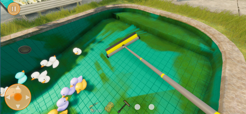 Vista en primera persona de un jugador usando un limpiacristales para limpiar algas verdes del suelo de una piscina con patos de goma coloridos flotando en el agua.