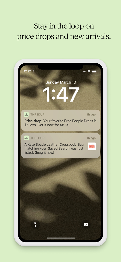 ThredUp: Online Thrift Store - 値下げと新着アイテムアラートのThredUpアプリ通知を表示するスマートフォンの画面