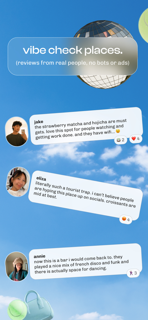 corner: curate & share places - Schermata che mostra recensioni reali degli utenti e controlli del vibe sull'app Corner con uno sfondo del cielo