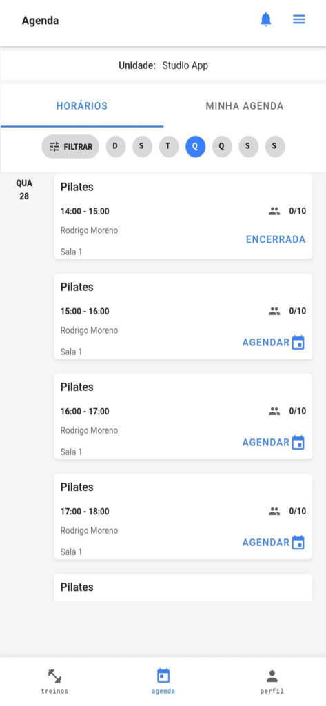 Skyfit App - Skyfit 앱 모바일 인터페이스, 예약 옵션 및 강사 세부 정보가 포함된 일일 필라테스 수업 일정 표시.