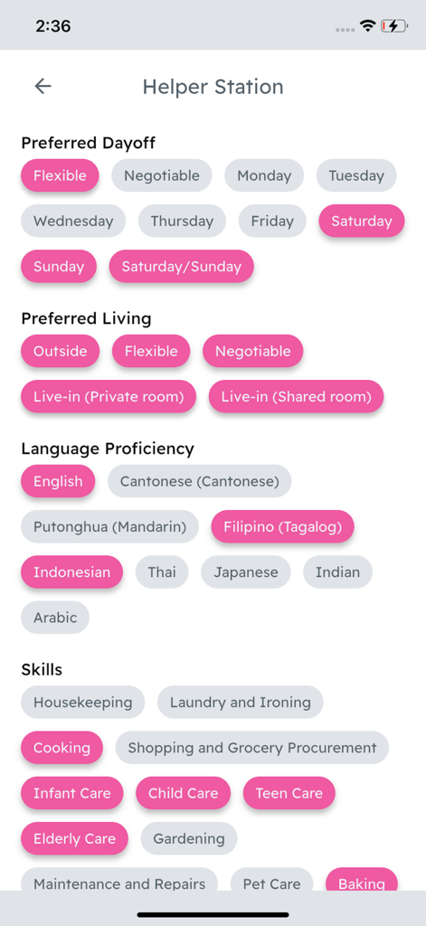 Helper Station - Pantalla de filtros de búsqueda de la aplicación Helper Station mostrando opciones de día libre preferido, arreglos de vida, nivel de idioma y habilidades domésticas