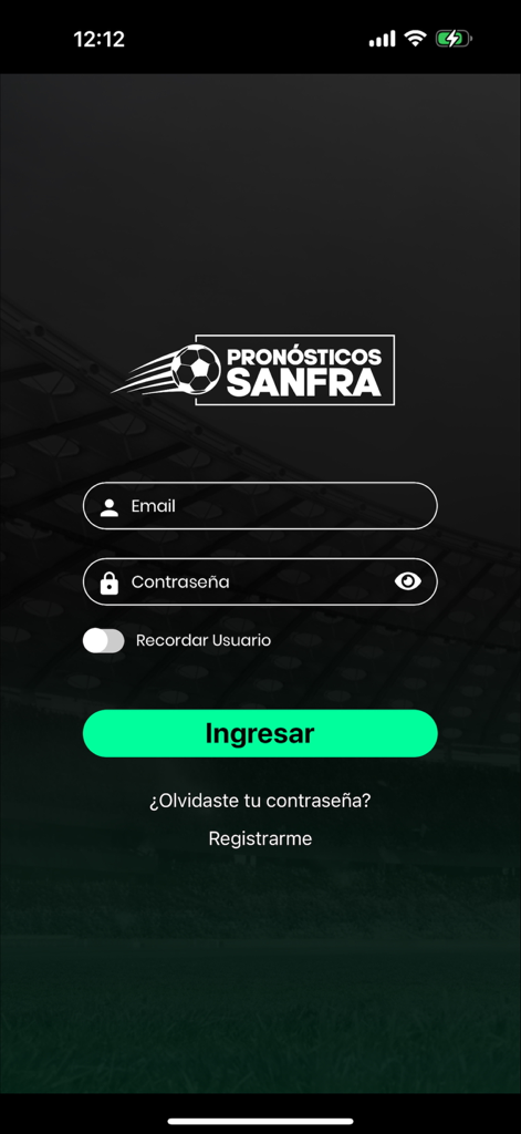 Ponósticos SanFra - Écran de connexion de l'application de prédiction sportive Pronosticos SanFra affichant les champs e-mail et mot de passe, un bouton de connexion vert et un arrière-plan de stade de football.