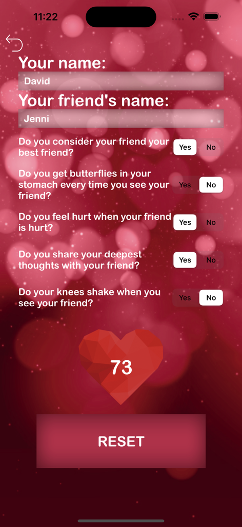 Eine Liebesrechner-App-Oberfläche, die einen Kompatibilitätstest zwischen zwei Personen mit Fragen und einer Punktzahl von 73 in einem roten Herzen zeigt.