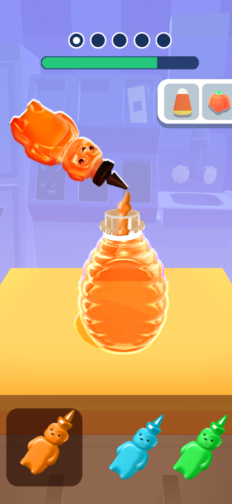 Interfaz de juego móvil mostrando una botella con forma de oso exprimiendo líquido naranja en un frasco de vidrio