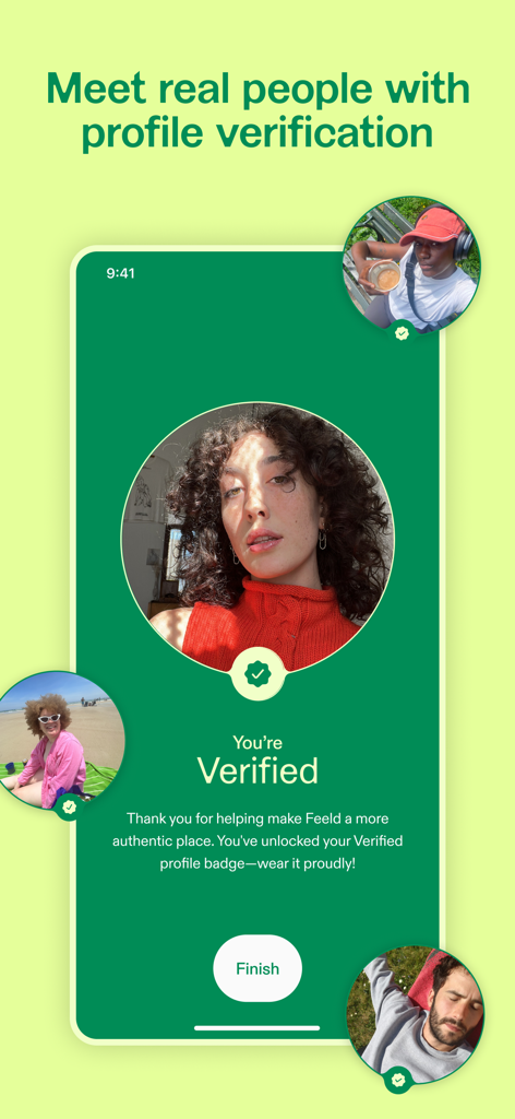Feeld: Open-Minded Dating App - Interfaccia dell'app Feeld che mostra badge di profilo verificato per appuntamenti autentici