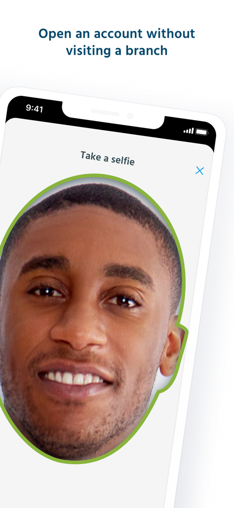Capitec Bank - Un smartphone affichant l'écran de vérification par selfie de l'application Capitec Bank pour l'ouverture à distance d'un nouveau compte bancaire.