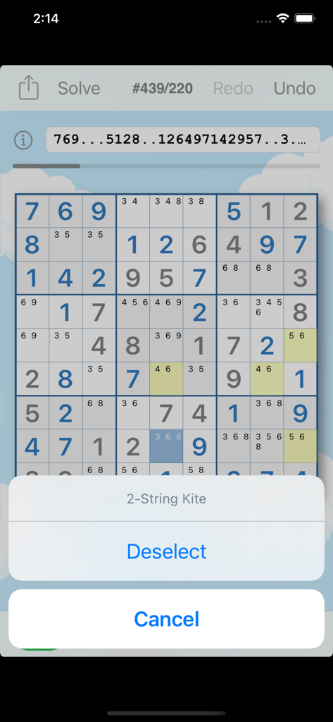 Smart Sudoku - Interfaz de Smart Sudoku que muestra una pista de estrategia lógica 2-String Kite en una cuadrícula de rompecabezas