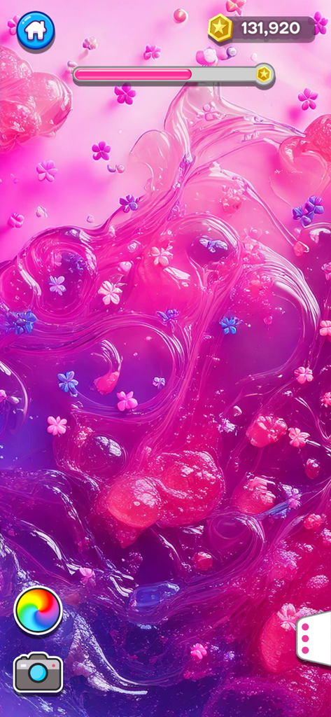 Eine Nahaufnahme von rosafarbenem und lilafarbenem digitalem Schleim mit kleinen Blumenanhängern in der Super Slime Simulator App