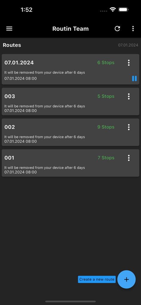Routin Teamアプリのインターフェースに、スケジュールされた配送ルートのリストと新しいルートを作成するボタンが表示されています