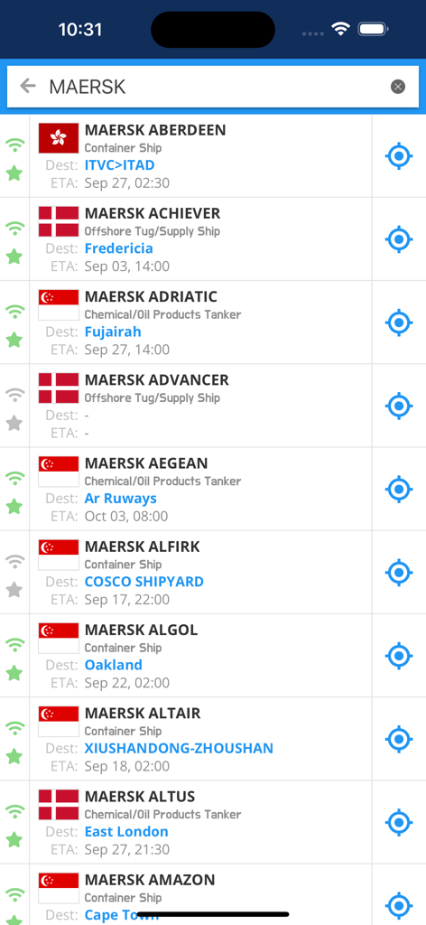 Résultats de recherche dans l'application VesselFinder Pro montrant une liste de navires Maersk avec les types de navires, la destination et les heures d'arrivée estimées.