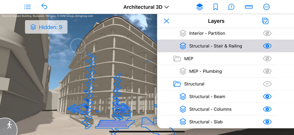 Interfaz de la aplicación BIMx que muestra un modelo de edificio 3D con un menú lateral para gestionar la visibilidad de las capas arquitectónicas.