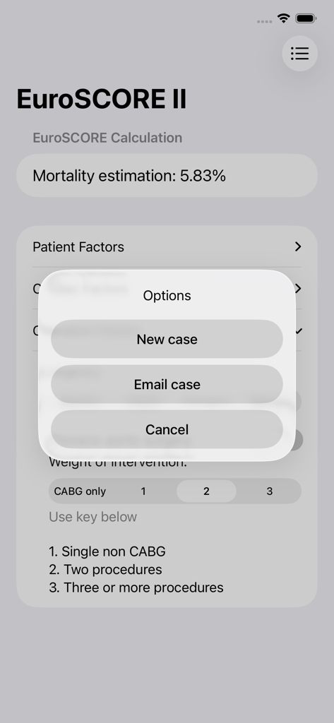 Interface do aplicativo móvel EuroSCORE II mostrando uma estimativa de mortalidade de 5,83% e opções de casos clínicos