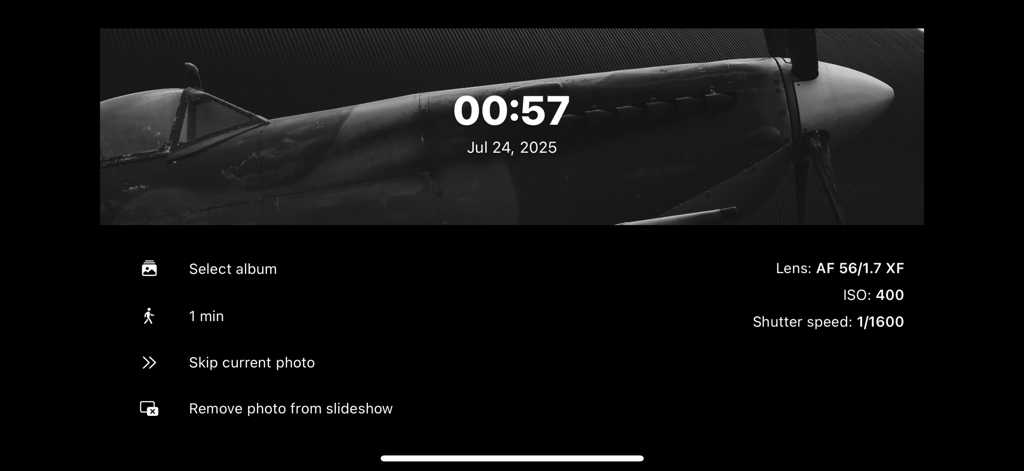 Interface of FotoSlide app displaying a black and white photo with clock overlay and camera metadata