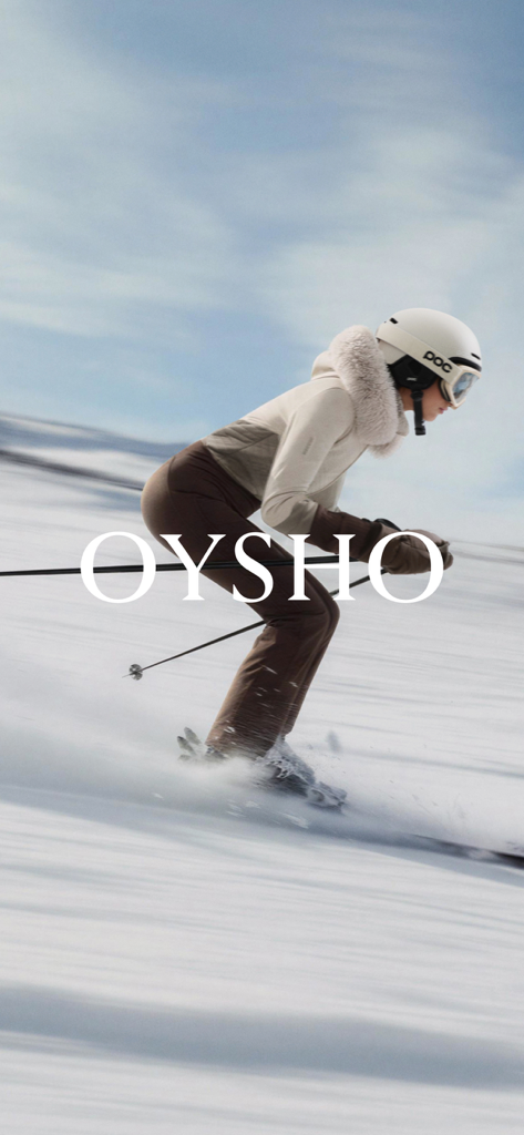 Una donna che scia con un elegante abbigliamento sportivo OYSHO