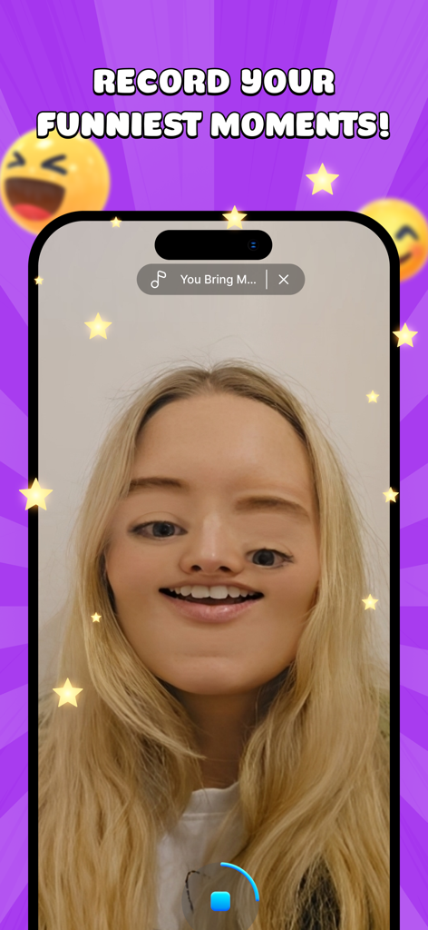 Funny Face Mashup Challenge - Una niña usando un filtro divertido de distorsión facial para grabar un video