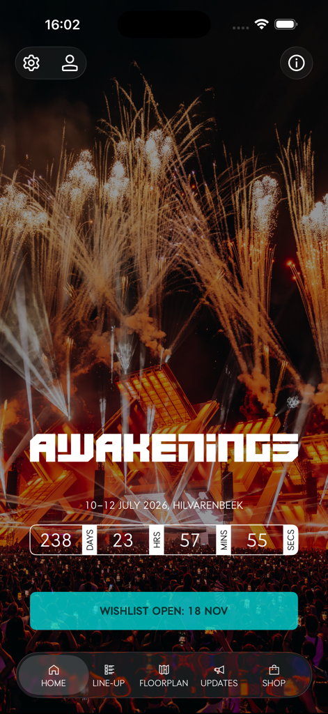 Pantalla de inicio de la aplicación Awakenings Festival con un temporizador de cuenta regresiva para el evento de julio de 2026 y fondo de fuegos artificiales
