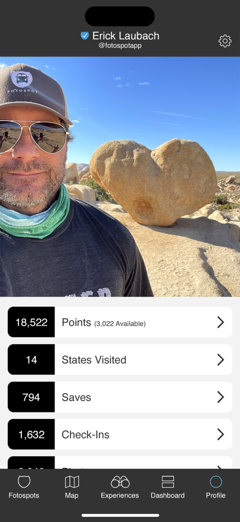 Écran de profil utilisateur montrant les points de voyage, les États visités et les enregistrements dans l'application Fotospot