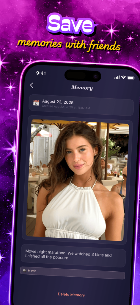 Relar 앱 인터페이스에 친구 사진과 영화 밤 마라톤에 대한 캡션이 포함된 저장된 추억이 표시됩니다.