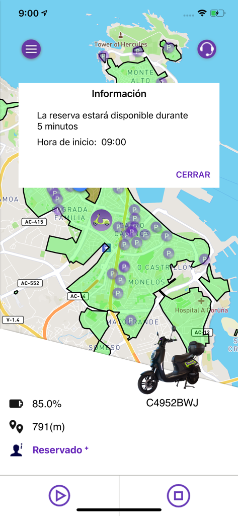 Interfaz de la aplicación móvil Motiños que muestra un patinete eléctrico reservado en un mapa de la ciudad con información sobre el nivel de batería y la distancia