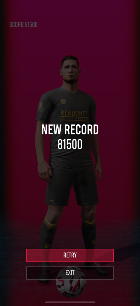 Un personaje de jugador de fútbol en el minijuego de la aplicación móvil UFL haciendo malabares que muestra una nueva puntuación récord de 81500.