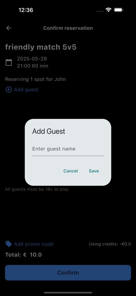 Reservierungsbildschirm der City Football App, der ein Namenseingabefeld für einen Gast für ein freundschaftliches 5er-Spiel anzeigt.