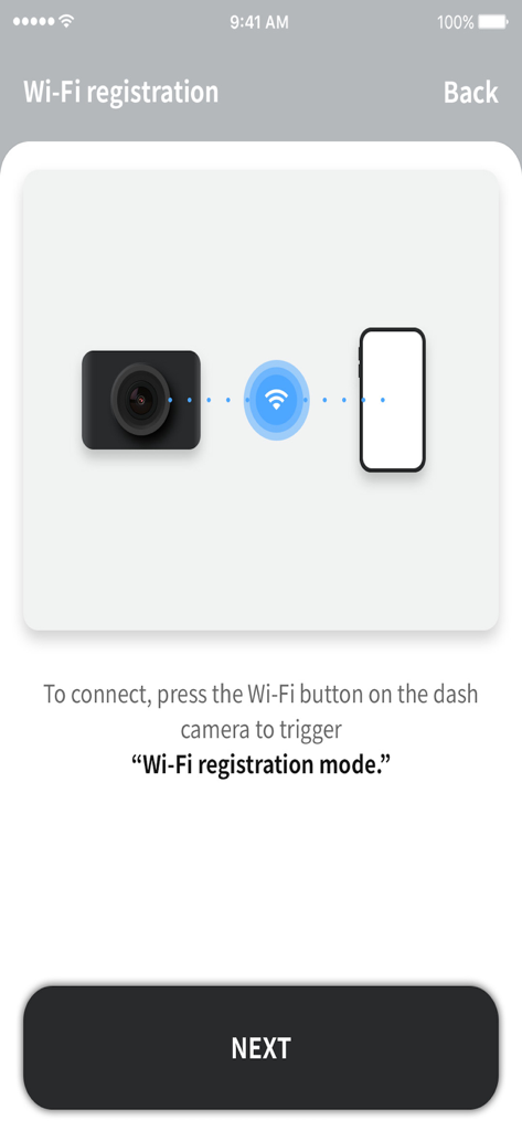 Una pantalla de configuración para la aplicación IROAD Smart Manager que muestra una ilustración de una dashcam conectándose a un smartphone a través de Wi-Fi para su registro.